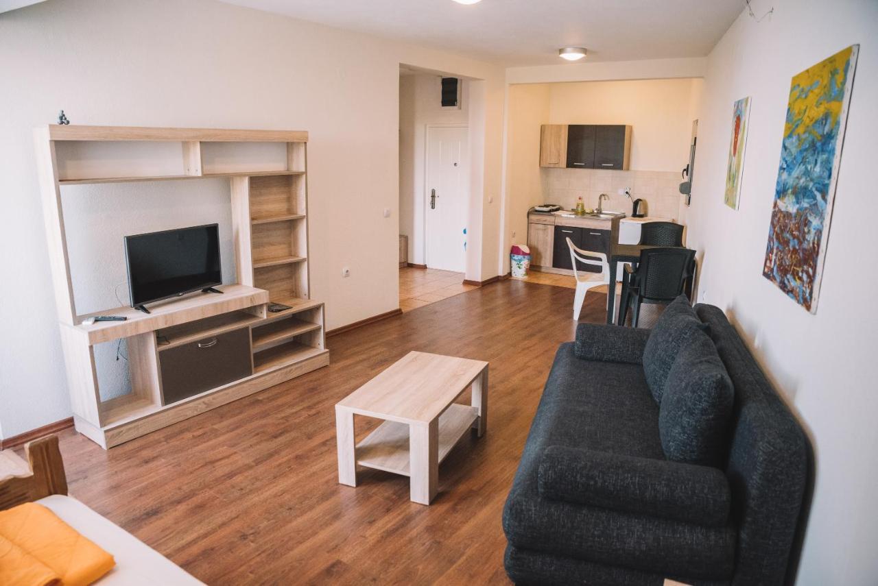 Art I Apartments Ulcinj Esterno foto