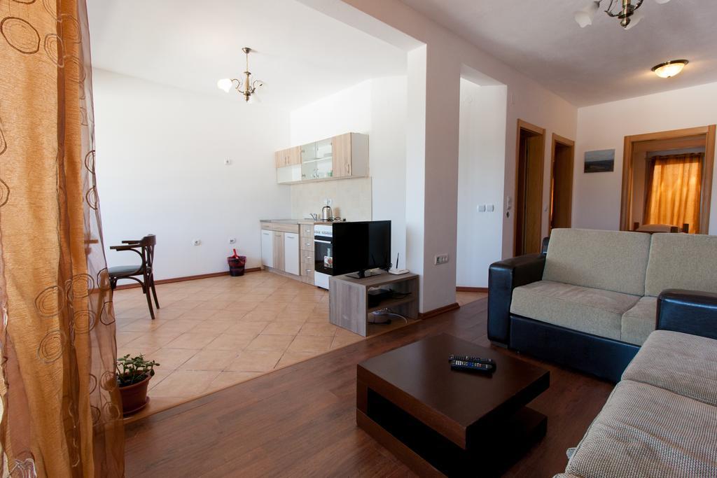 Art I Apartments Ulcinj Esterno foto