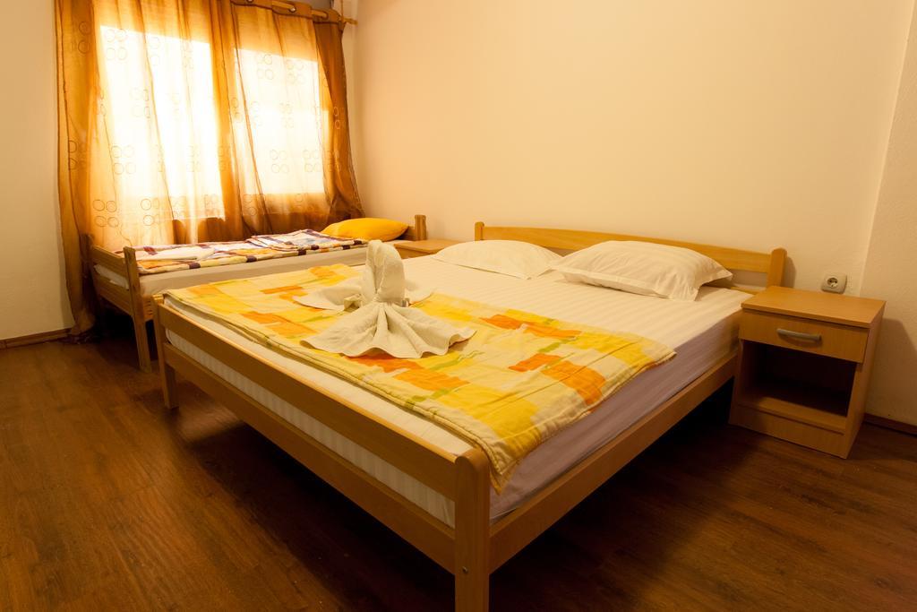Art I Apartments Ulcinj Esterno foto
